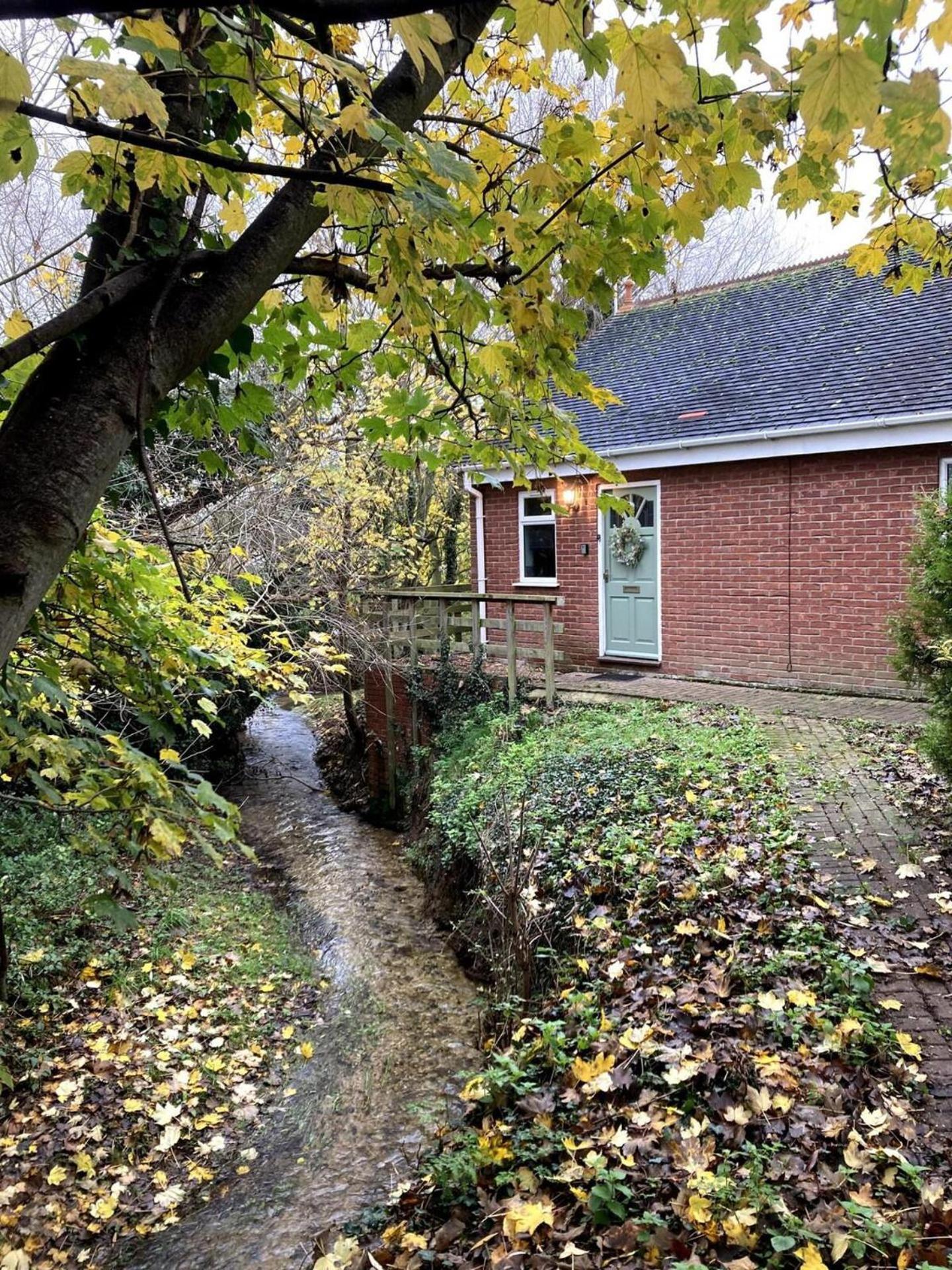 Cosy And Secluded Brook-Side Lodge Sleaford Exterior foto